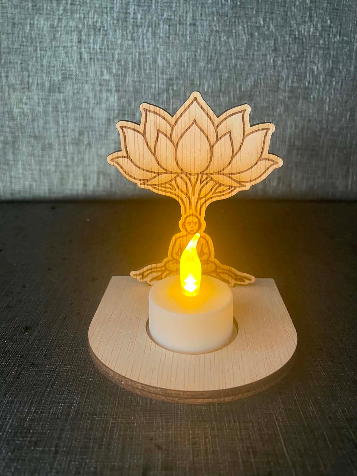 Waxinelichthouder Lotus met naam – incl. LED-kaars