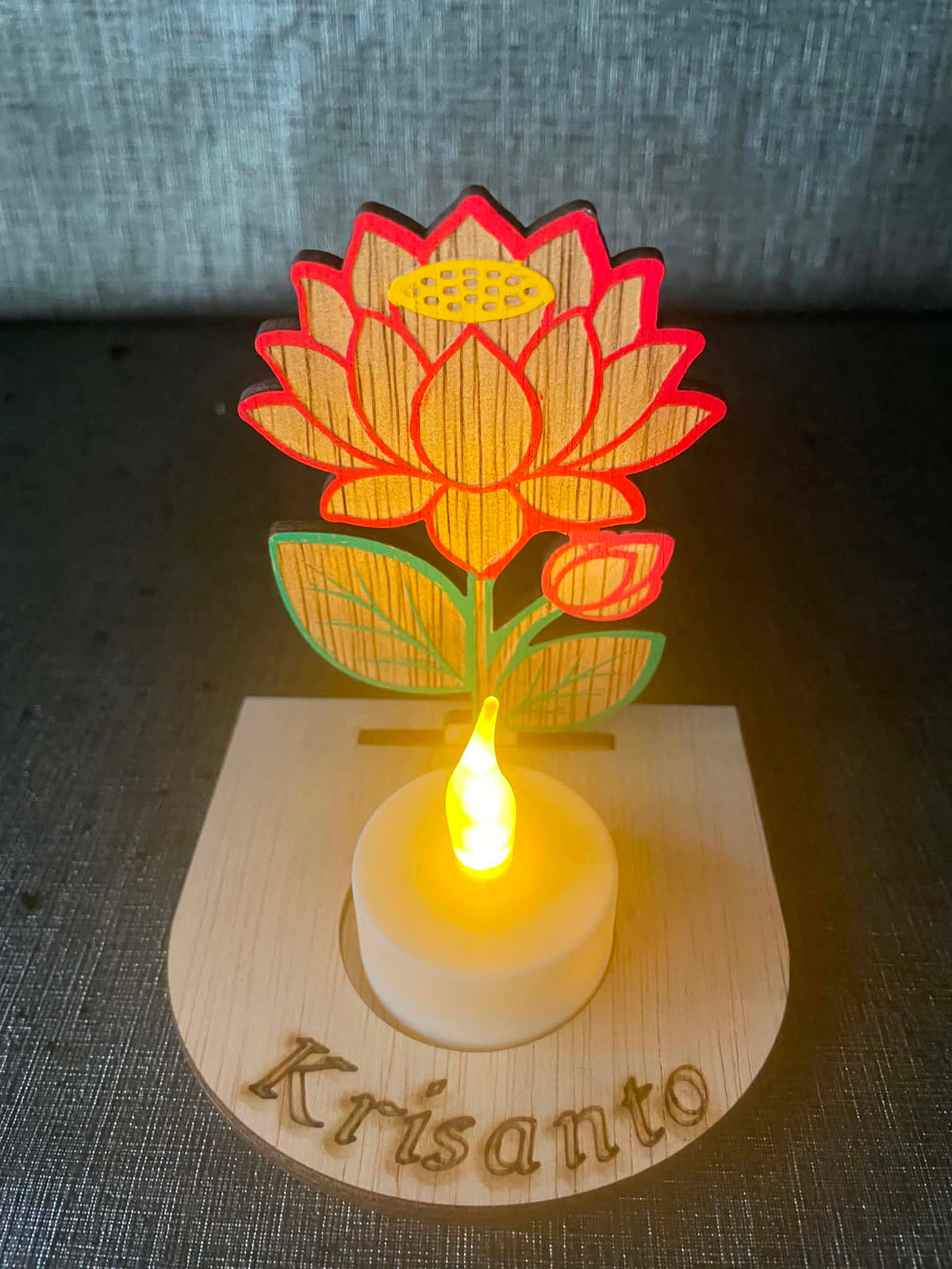 Waxinelichthouder Lotus met naam – incl. LED-kaars