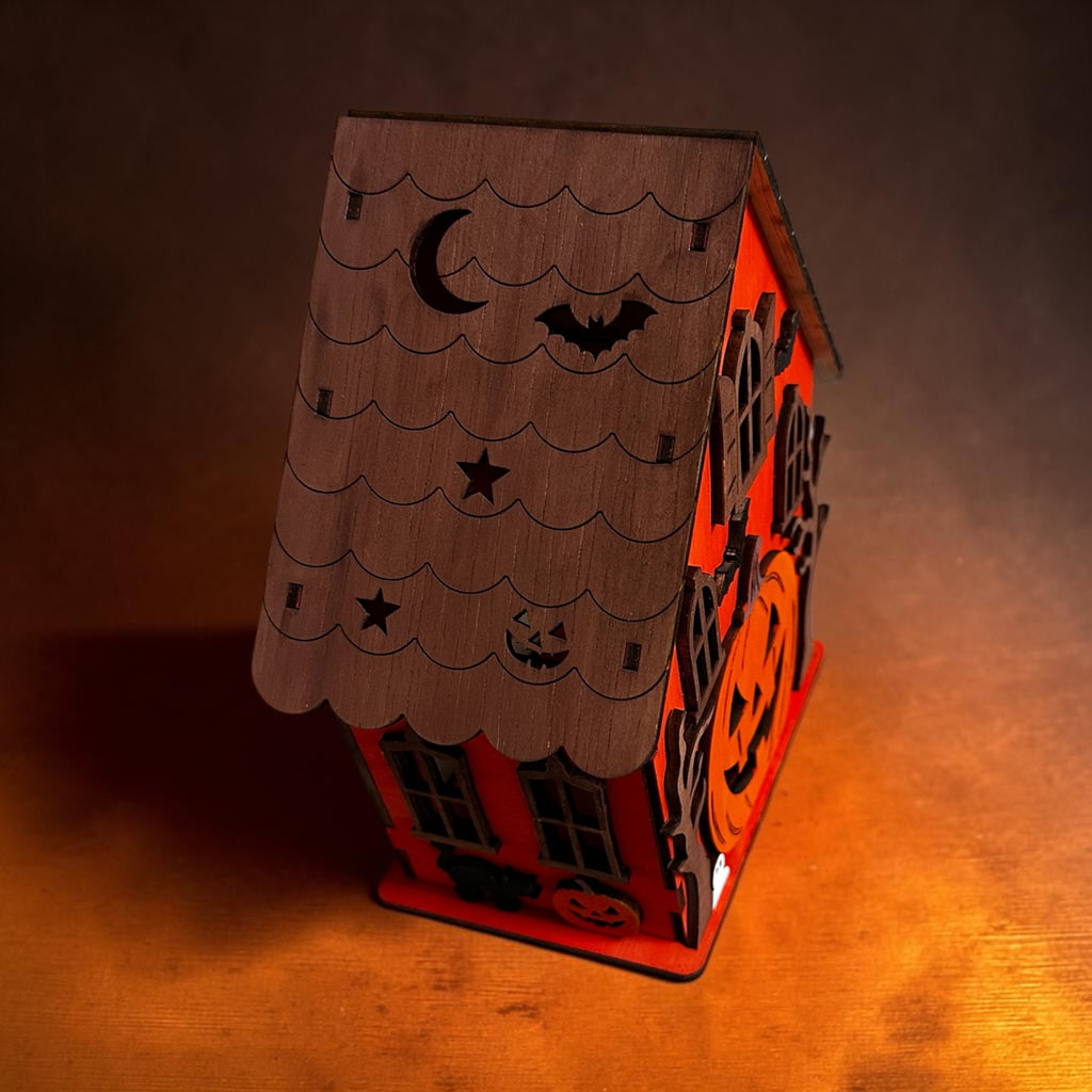 Houten Halloween Huisje Oranje – Pompoenhuis met Schedel & Vleermuizen