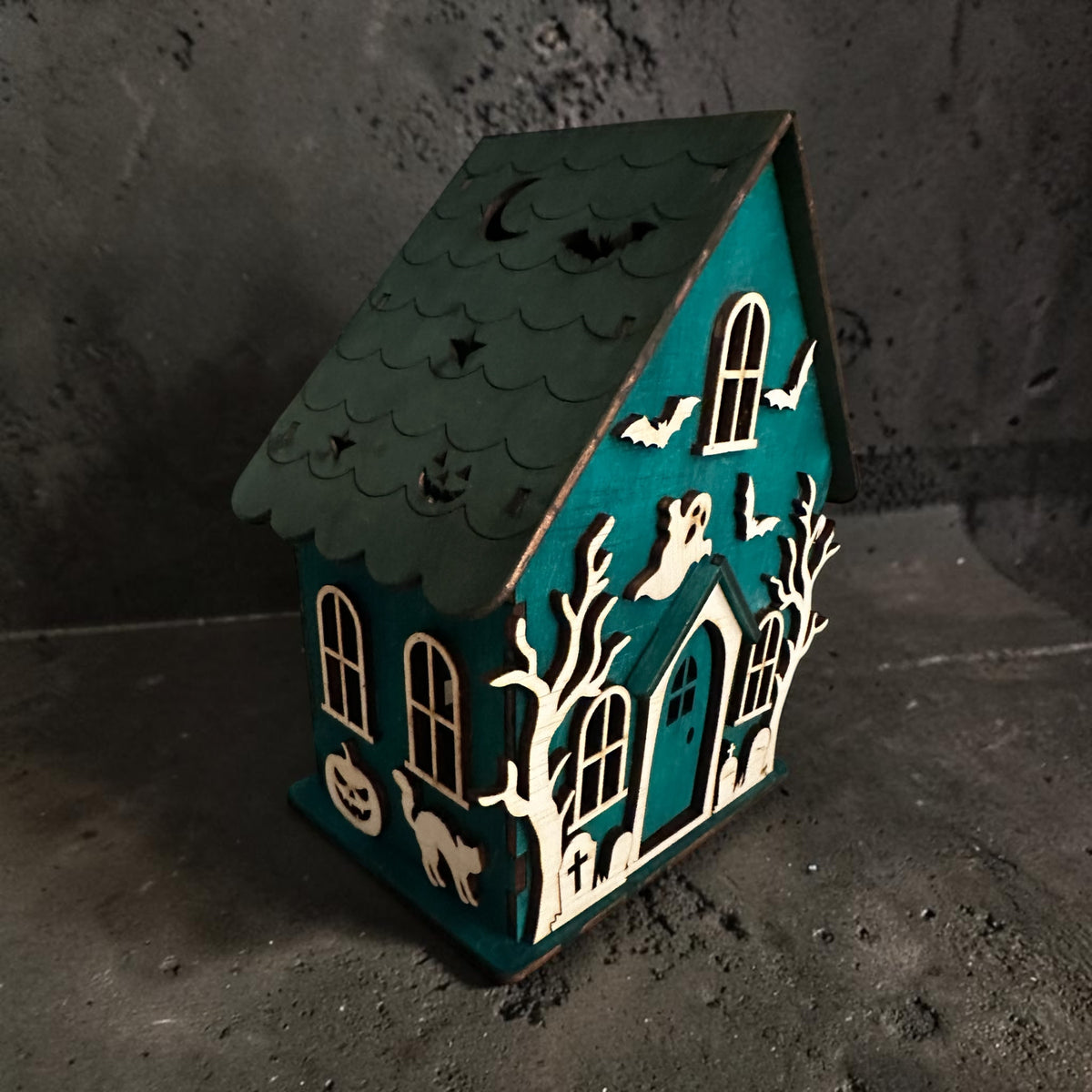 Houten Halloween Huisje Turquoise – Spookhuis met Vleermuizen & Spoken