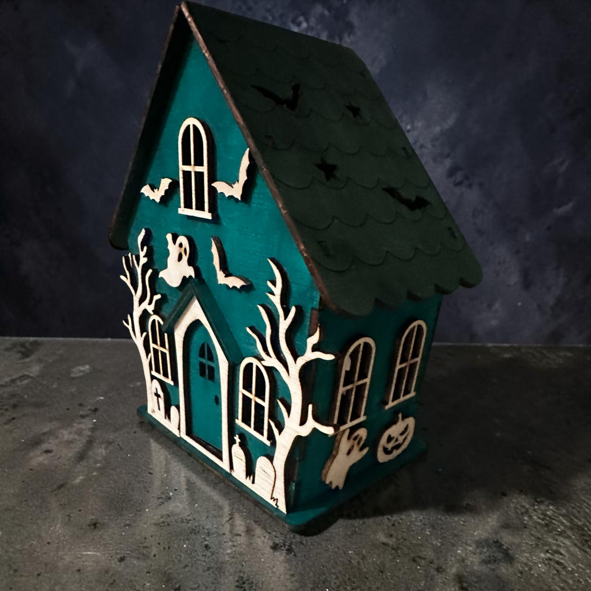 Houten Halloween Huisje Turquoise – Spookhuis met Vleermuizen & Spoken
